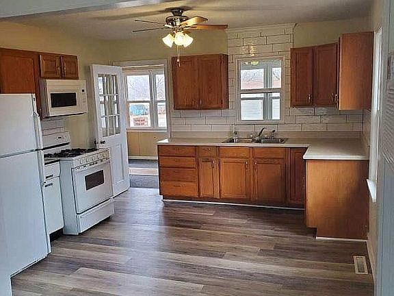 3rd image of 206 N Park St