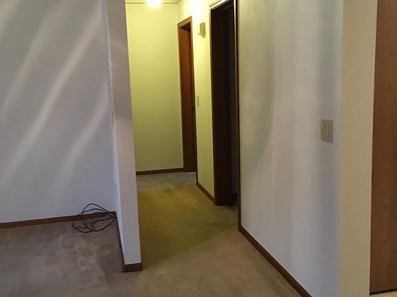 4th image of 140 Whitney Dr