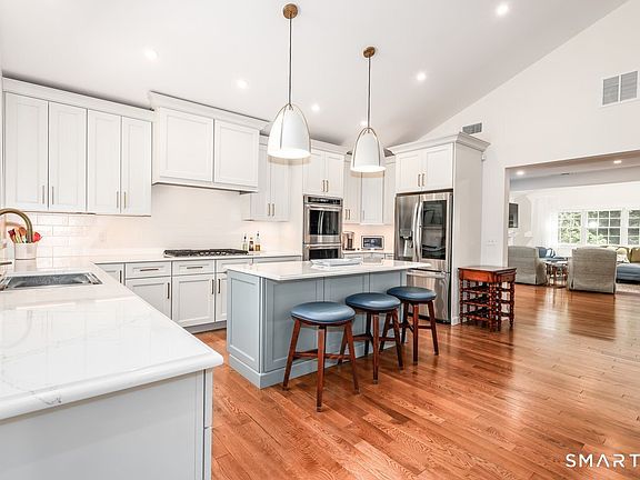 4th image of 3 Ledgewood Drive