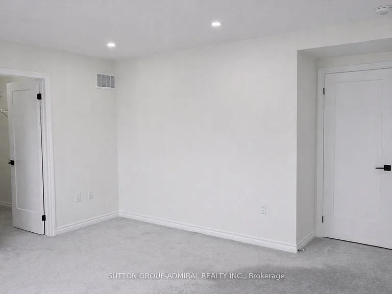 65 Barkerville Dr — Photo 33
