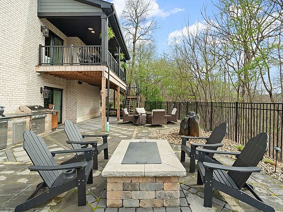 4th image of 1044 Diane Ln