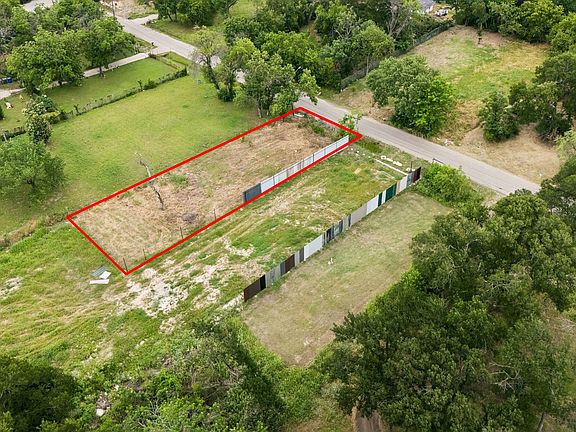 4th image of 2411 Tallyho Ln