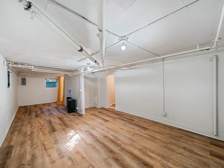 831 Hamlin St — Photo 19
