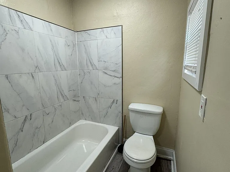 2881 NW 11th Pl — Photo 17