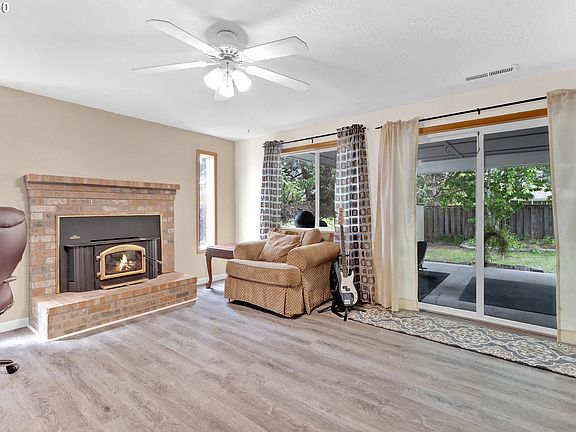 4th image of 2245 NE 9th Ave