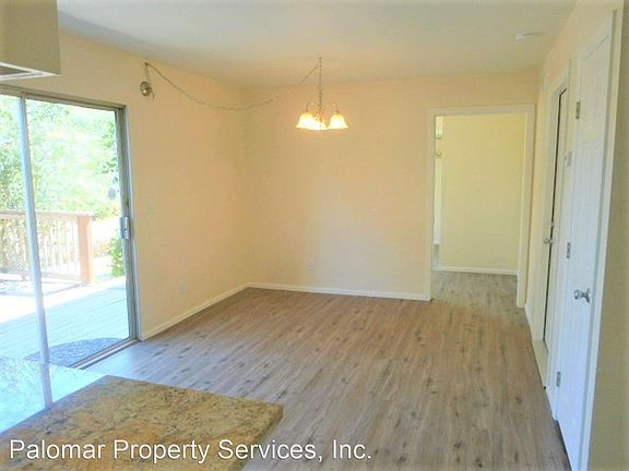 5th image of 1322 Country Club Dr
