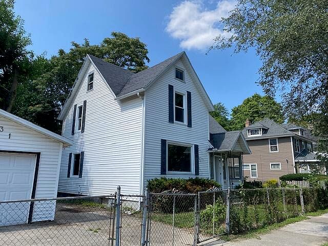 1st image of 831 Cass Ave SE