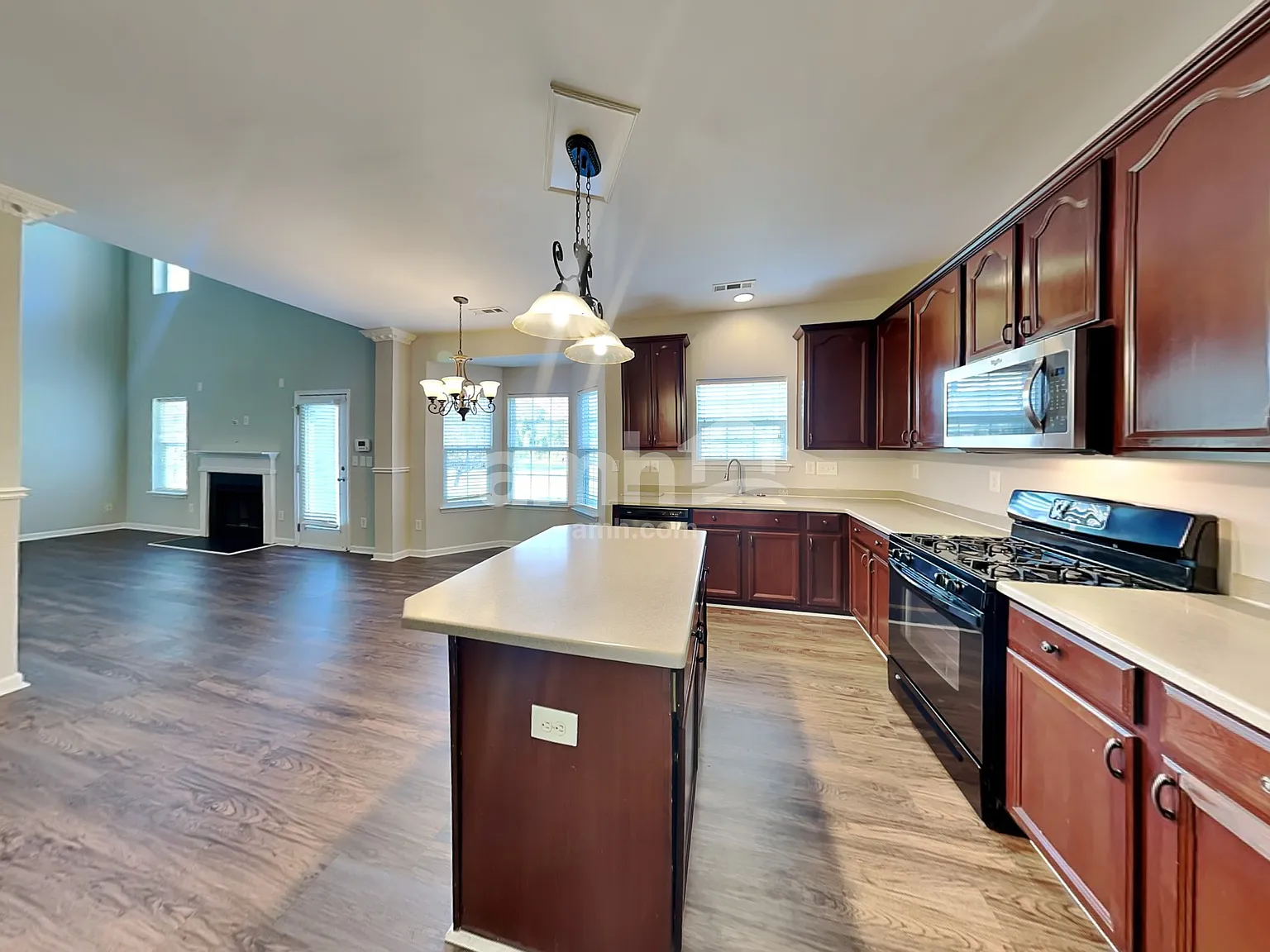 4 bed, 3.0 bath, 2744 sqft, $2,760 — Photo 3