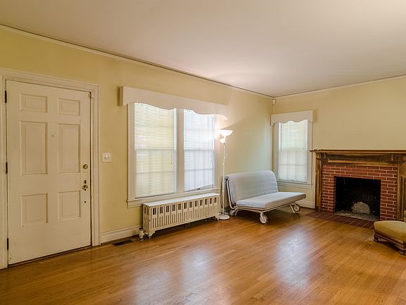 2nd image of 917 Carr St