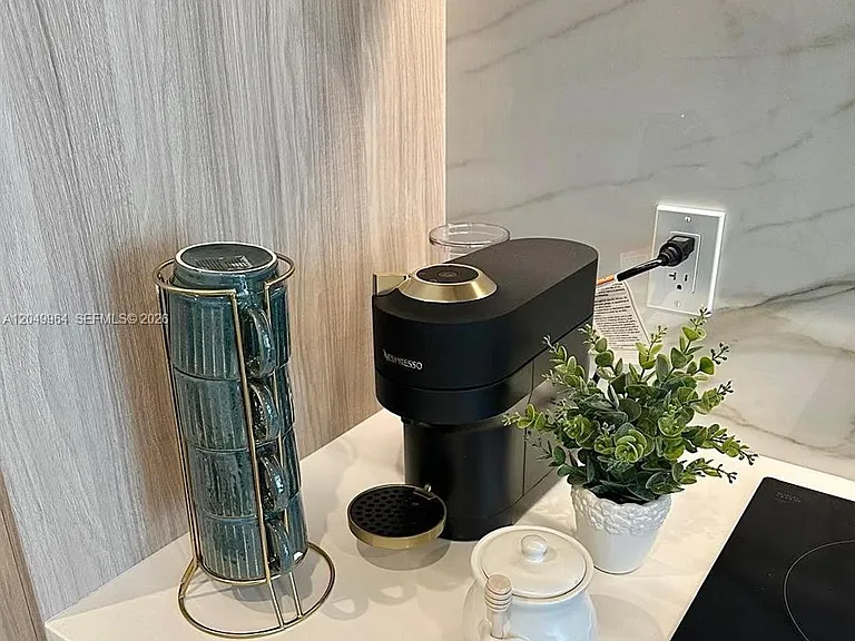 77 NW 5th St #511 — Photo 24