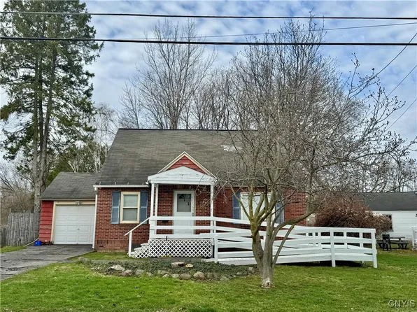 2 Donald Pl, Liverpool, NY 13090