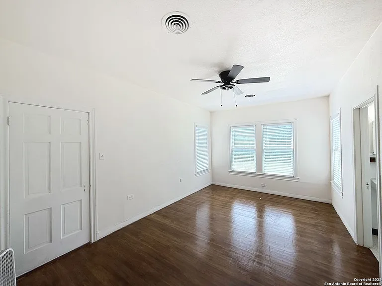 1214 Sutton Dr — Photo 10
