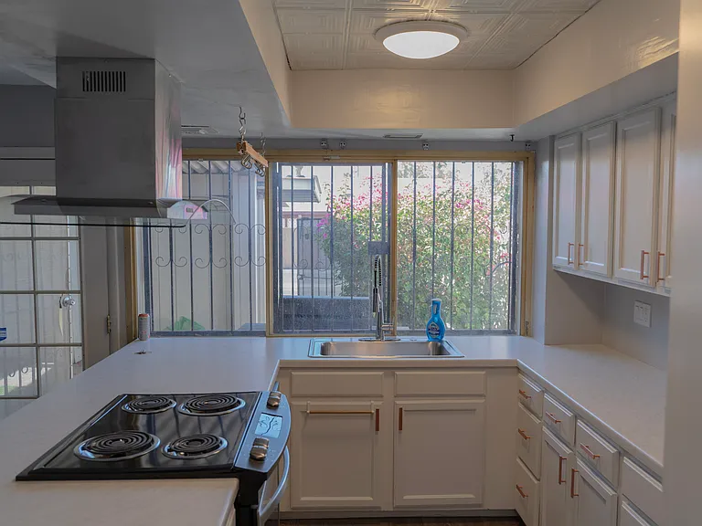 4601 N 21st Ave — Photo 10