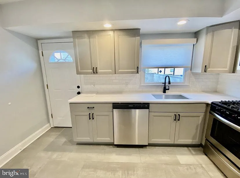 2 bed, 1.5 bath, 728 sqft, $1,850 — Photo 4