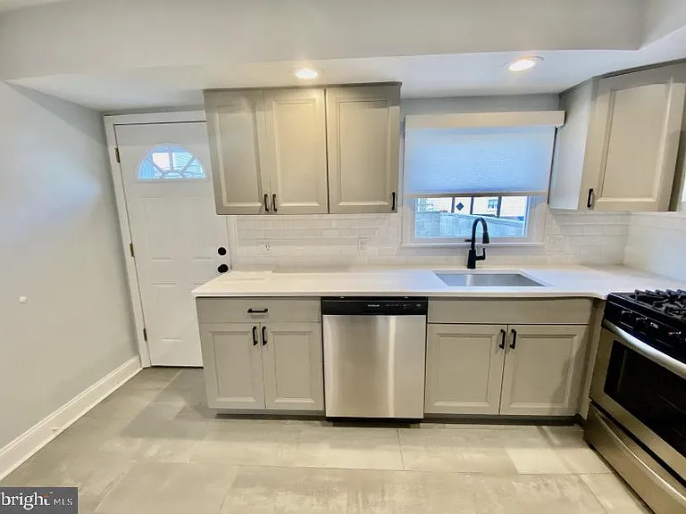 209 Daly St — Photo 4