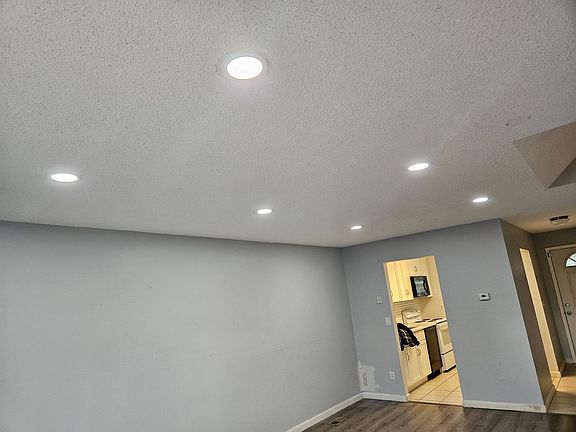 Entrance from Living room to Kitchen