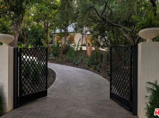 943 Moraga Dr, Los Angeles, CA 90049