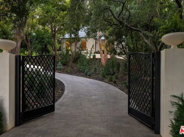 943 Moraga Dr, Los Angeles, CA 90049