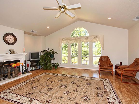 3rd image of 11694 Sherwood Way