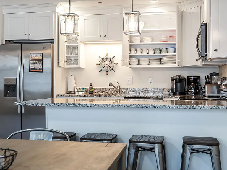 128 Ashworth Ave #307 — Photo 9