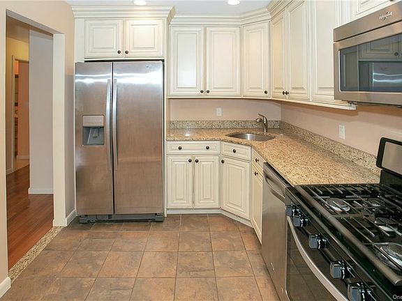 5th image of 67 Doxbury Ln