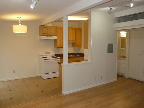 4th image of 315 Easy St APT 10