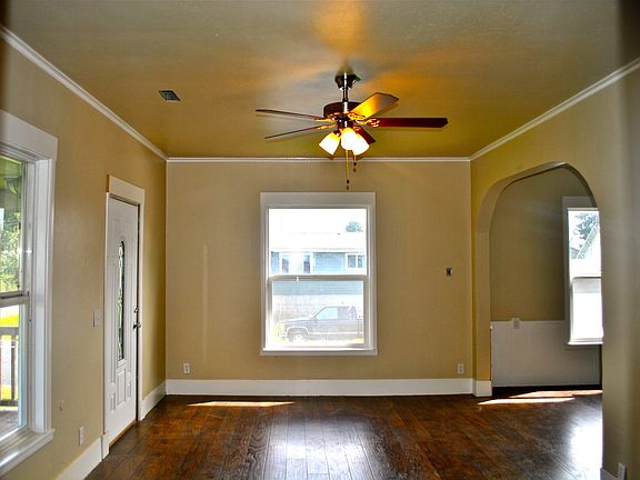2nd image of 100 Harriman St