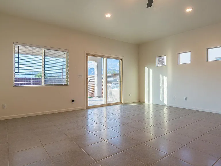 807 E Glenn St — Photo 12