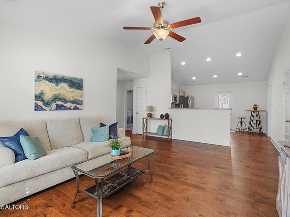 3rd image of 3322 Townsend Park Ln