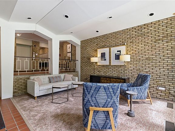 3rd image of 53 Highland Rd APT 401
