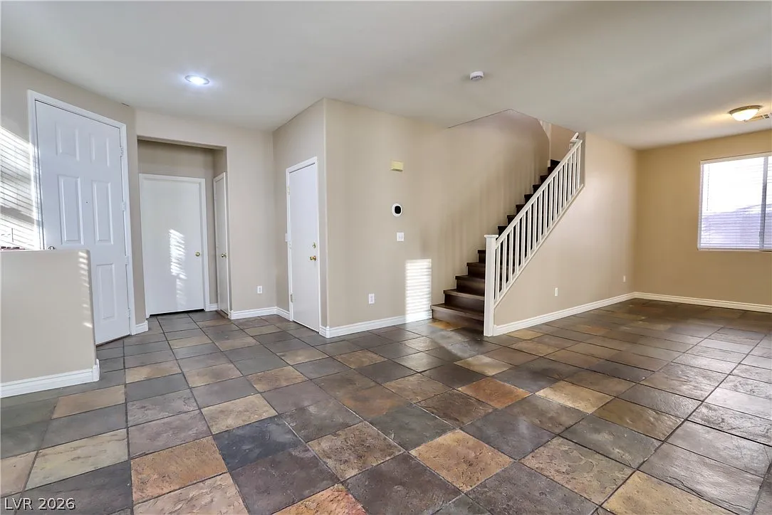 4 bed, 2.5 bath, 2063 sqft, $2,430 — Photo 4