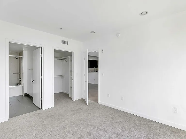 11900 Courtleigh Dr — Photo 7