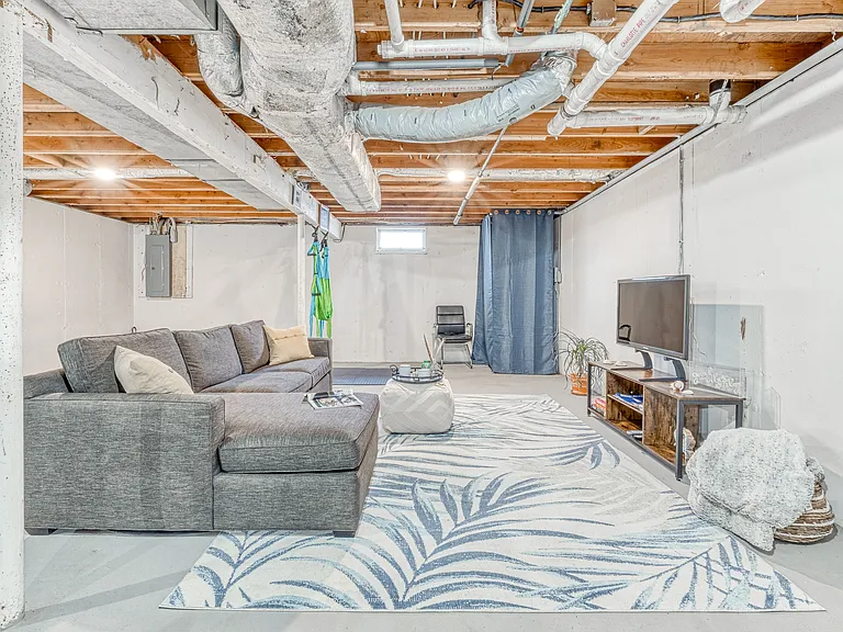 36 Crystal Dr — Photo 15