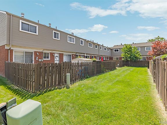 5th image of 8136 Busko St