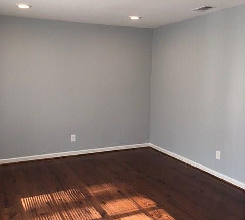 3rd image of 1521 Woodcrest Dr