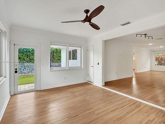 5th image of 421 Savona Ave