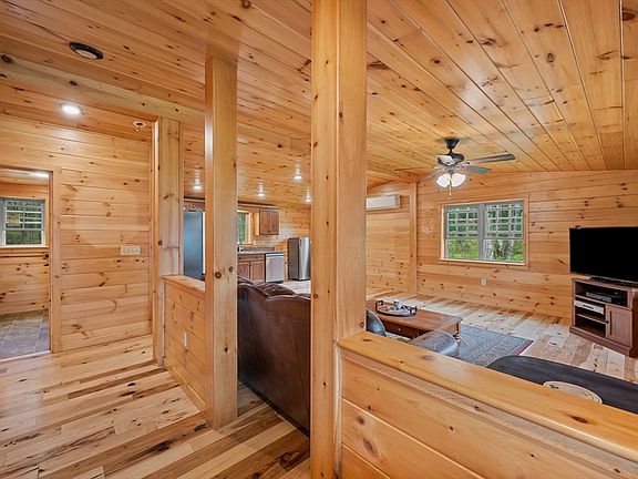 5th image of 22 Carpenter Rd