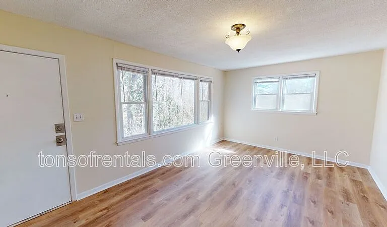 1427 Grant Cir #C — Photo 2
