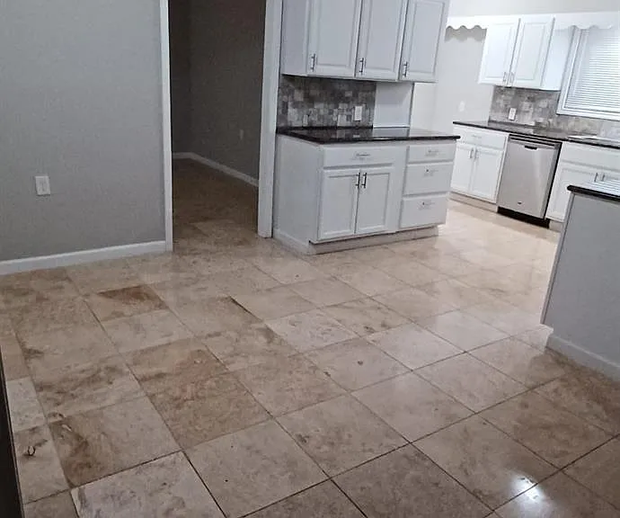 1017 Oak Dr — Photo 2