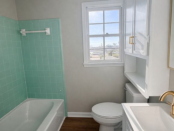 5th image of 40 Hickory St