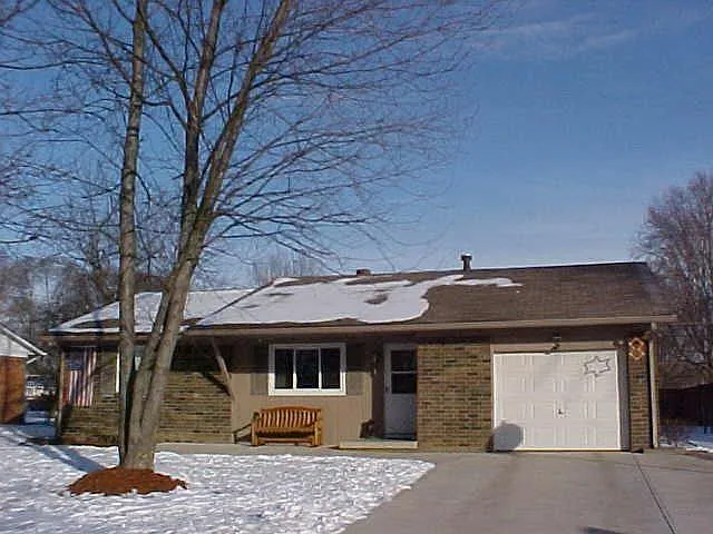 490 Springdale Dr photo 1