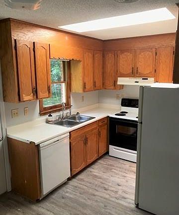 5th image of 300 Forest Ln APT B