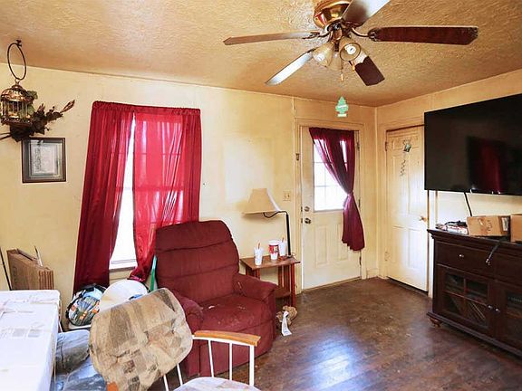 3rd image of 112 E Grimmett Dr