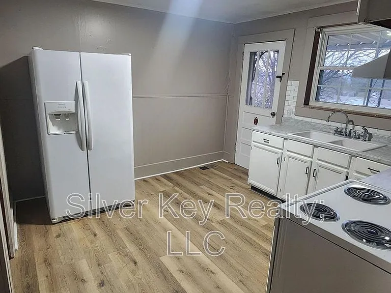 1215 Broad St — Photo 8