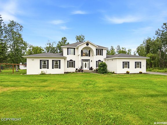 2nd image of 1711 E Colt Cir