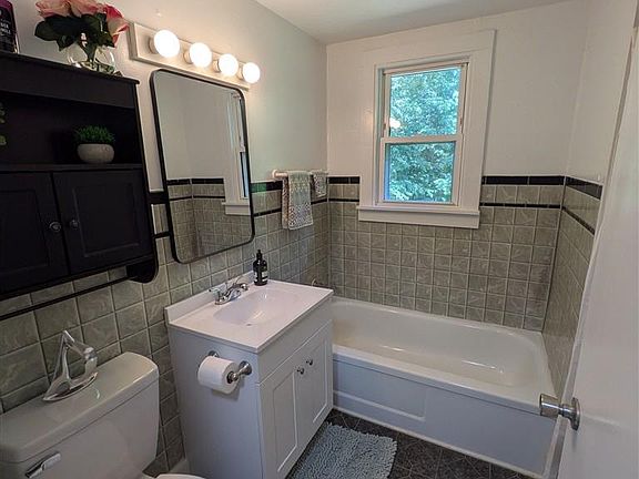 5th image of 219 Skyview Ln