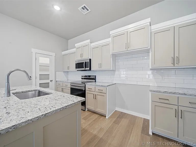 14631 E 39th St S — Photo 10