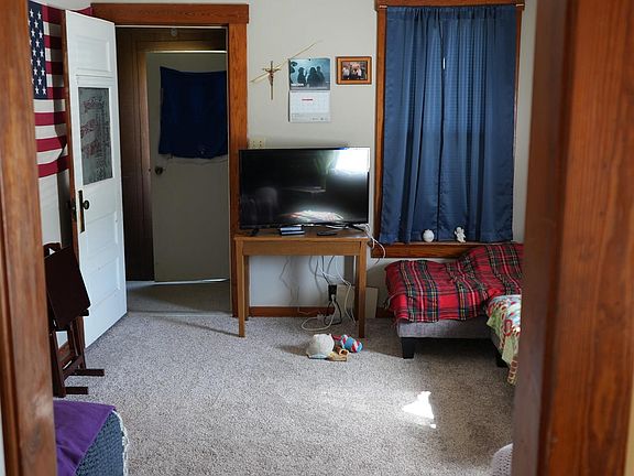 5th image of 608 E Maple St