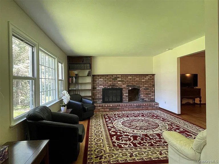 4 Cornwallis Rd — Photo 2