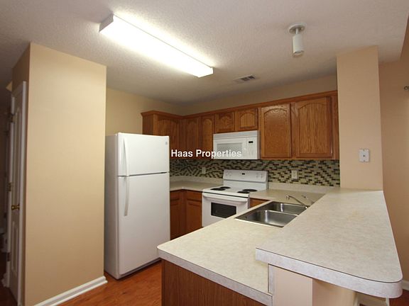 3rd image of 254 Fox Creek Blvd